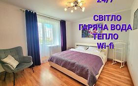 СВІТЛО ЦІЛОДОБОВО Просторі апартаменти біля гідропарку Топільче